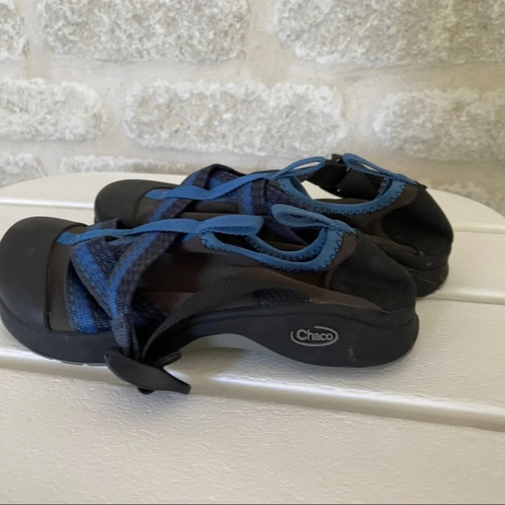 Chaco water shoes Kids size 3 blue nearly new